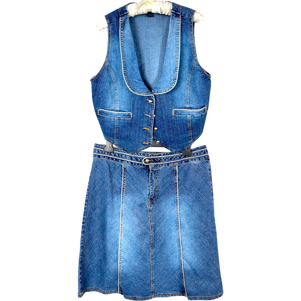 💕✨MAKE AN OFFER Vezucci Denim Vest Skirt Set